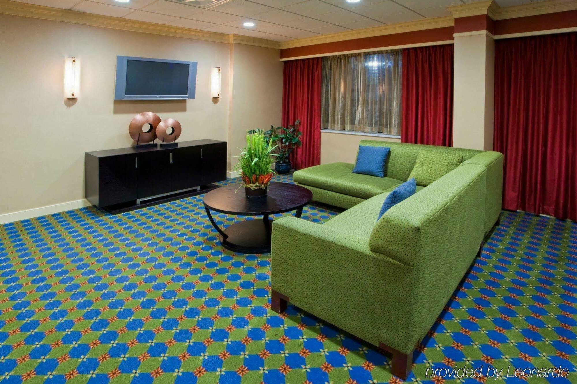 Holiday Inn Express Washington Dc Sw - Springfield By Ihg Exterior foto